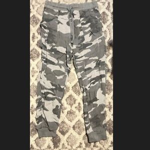 Splendid camo joggers size S/CH